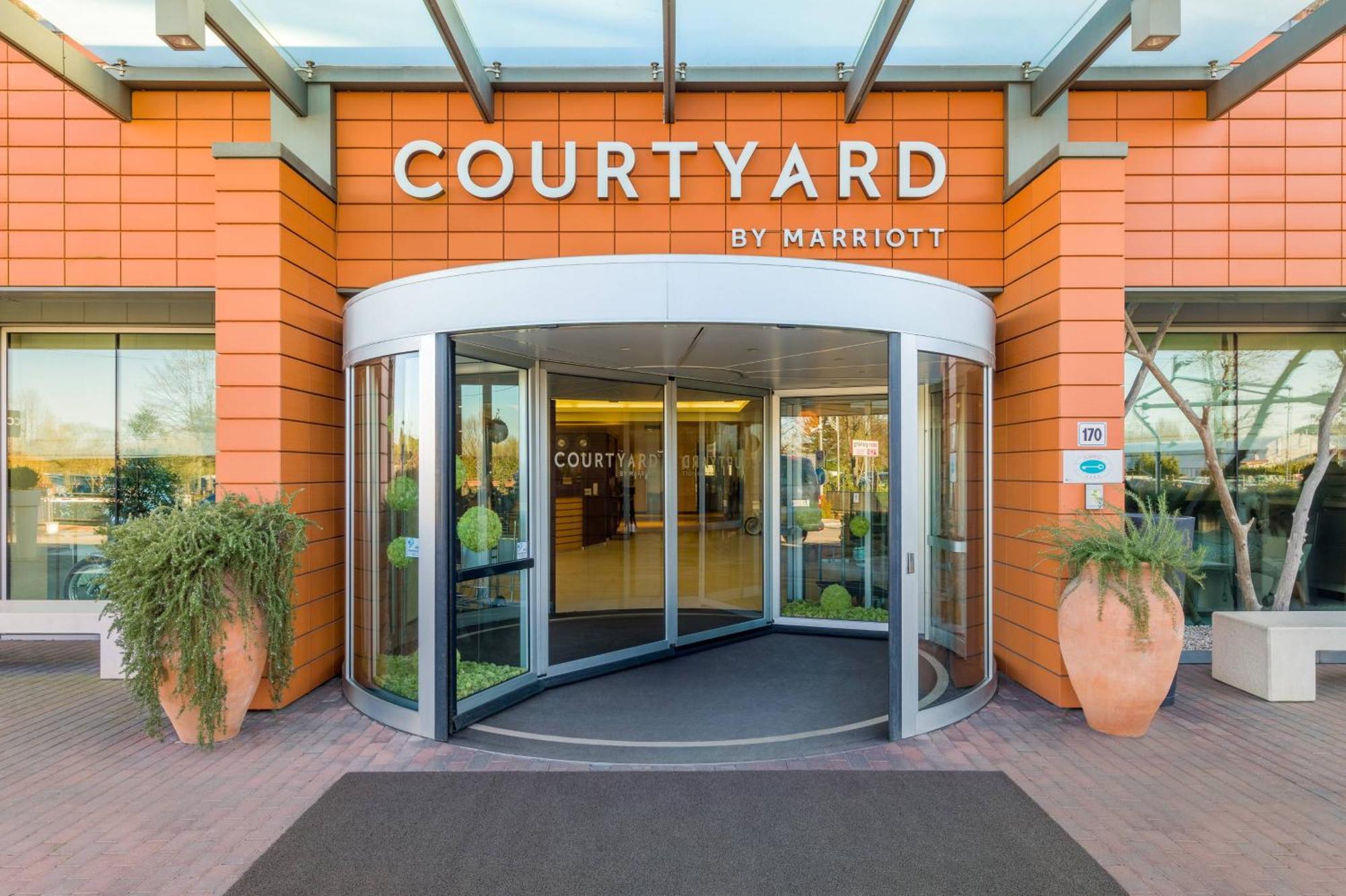 Courtyard By Marriott Venice Airport Hotel Tessera Exterior photo